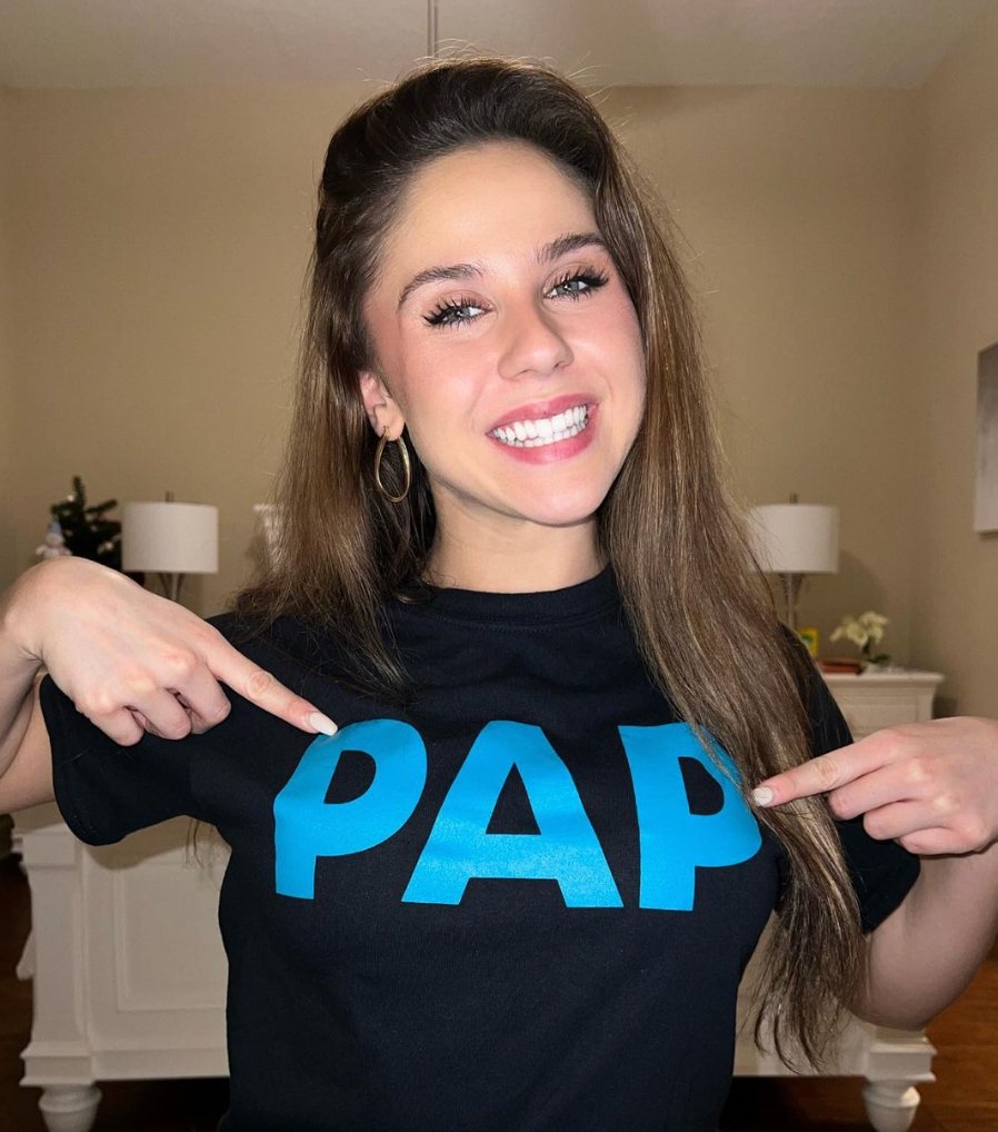 Mani Pedi Pap Pose